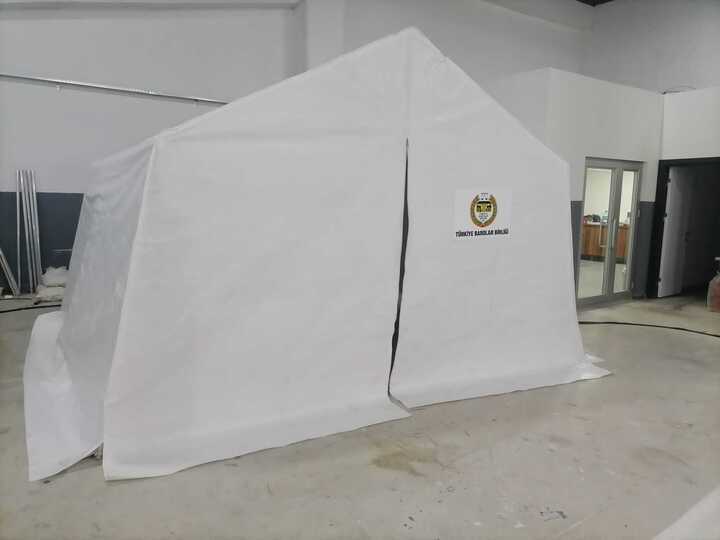 Turkey-volunteers-tent